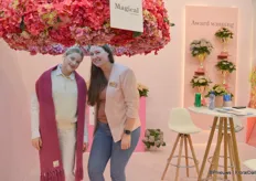 Eva Bardoul vand Lisa van der Werf with Magical Hortensia. During the fair, hundredths of people took a photo with the beautiful ‘hydrangea crown’